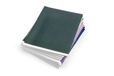Beyaz bir arka plan üzerinde farklı egzersiz kitap yığını