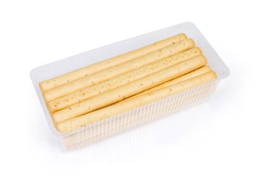 Susam ile breadsticks olarak da bilinen grisini beyaz bir arka plan üzerinde şeffaf plastik kap içinde tohum