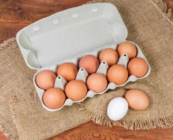 Draufsicht Auf Braune Hühnereier Offenem Papierkarton Für Zehn Eier Braune — Stockfoto