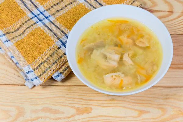 Sopa Clara Salmón Con Trozos Grandes Pescado Tazón Blanco Una — Foto de Stock