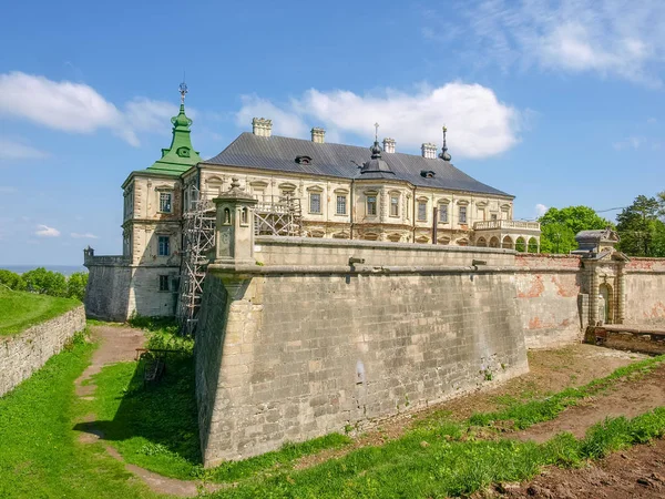 Południowa część zamek w Podhorcach z XVII wieku, Ukraina — Zdjęcie stockowe