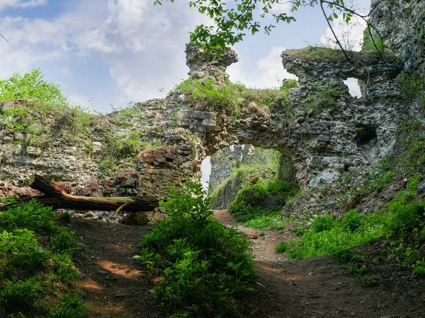 Руїни воріт середньовічний замок, Хуст, Україна — стокове фото