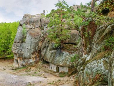 Eski savunma rock-mağara karmaşık Dovbush kayalar, Ukrayna