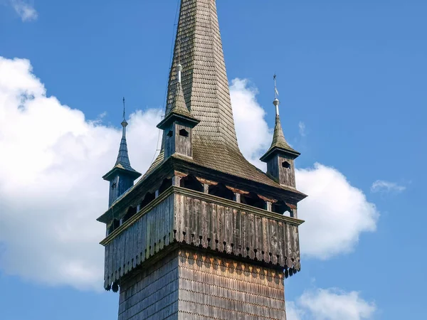 Fragment of wooden tower of Gothic church in Chetfalva, Ukraine — Stock Photo, Image