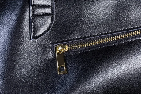 Fragmento de cremallera del bolso negro de las mujeres primer plano —  Fotos de Stock