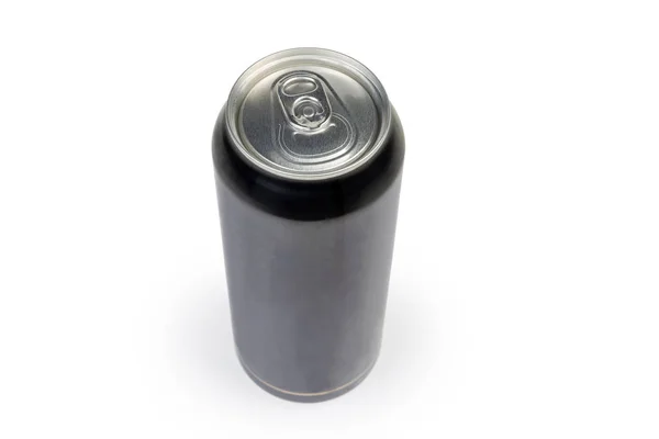 Fechado lata de bebida de metal preto em um fundo branco — Fotografia de Stock