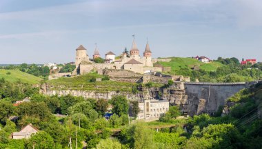 Kamianets-Podilskyi şehrinde ortaçağ kalesinin genel görünümü, Ukrayna