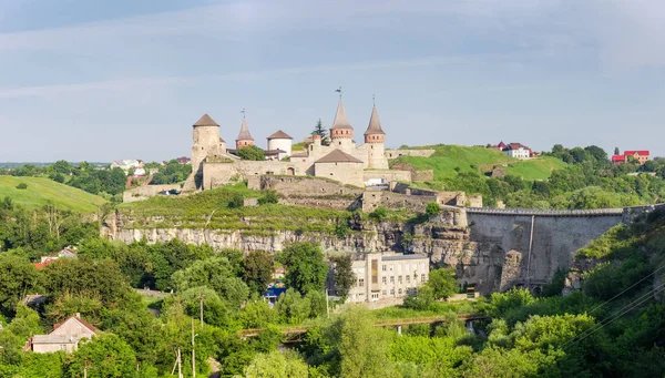Allmän vy över medeltids fästningen i Kamianets-Podilskyi City, Ukraine — Stockfoto