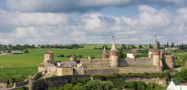 Kamianets-Podilskyi şehrinde ortaçağ kalesinin görünümü, Ukrayna