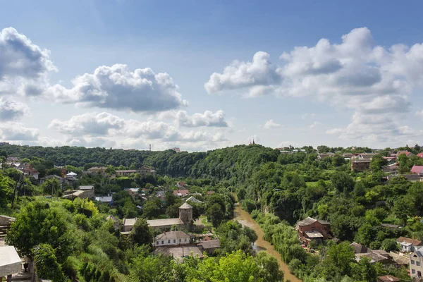 Canyon en een deel van de oude stad, Kamjanets-Podilskyi stad, Oekraïne — Stockfoto