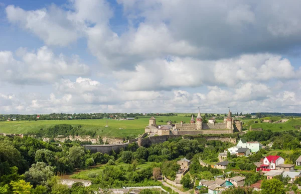 Allmän vy över medeltids fästningen i Kamianets-Podilskyi City, Ukraine — Stockfoto