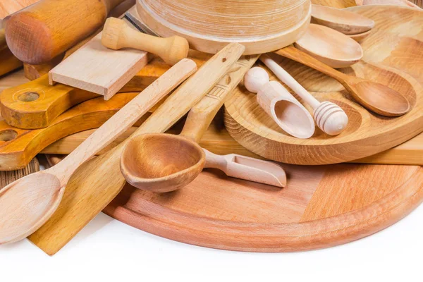 Stapel van verschillende houten keukengerei close-up — Stockfoto