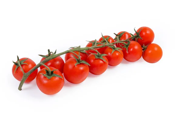 Agrupamento de tomates cereja vermelhos em um fundo branco — Fotografia de Stock