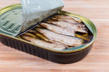 Kısmen açık konserve konserve ler kapatılabilir