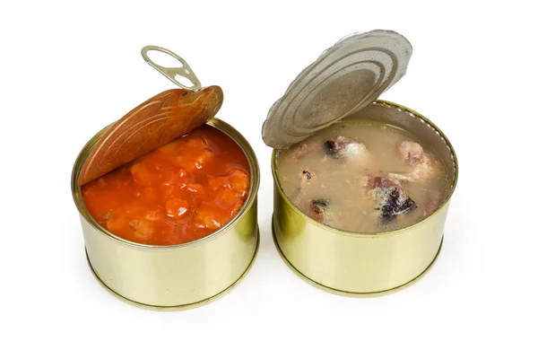 Dos latas abiertas de pescado enlatado con diferentes salsas —  Fotos de Stock