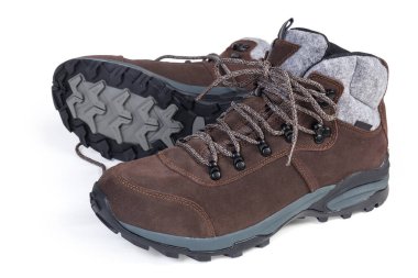 Beyaz arka planda kahverengi deri çizme.