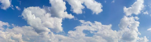 Teil Des Himmels Mit Haufenwolken Sommertag Weite Aussicht — Stockfoto