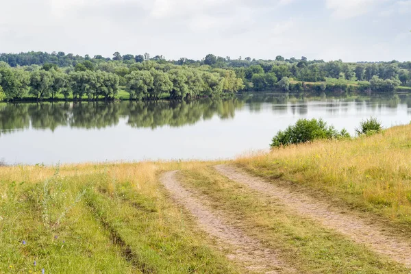 Hill Slope Dirt Field Road Wild Motley Grass Foreground Pond — Stock Photo, Image