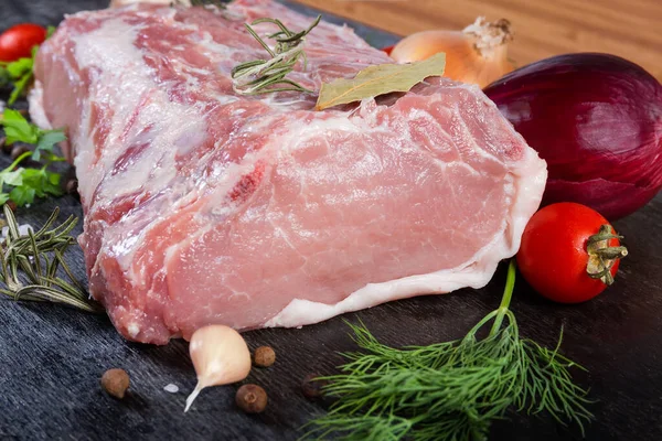 Big Piece Fresh Uncooked Pork Loin Small Parts Ribs Spices — Stock Photo, Image