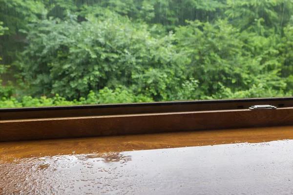 Une Partie Rebord Fenêtre Bois Est Inondée Eau Par Fenêtre — Photo