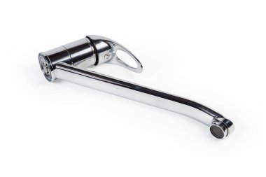 Bağlanmamış tek kulplu karıştırıcı mutfak musluğu beyaz arkaplanda