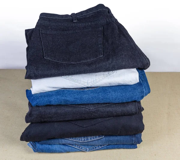 Diverse Paia Jeans Vari Colori Piegati Nello Stack Sulla Superficie — Foto Stock