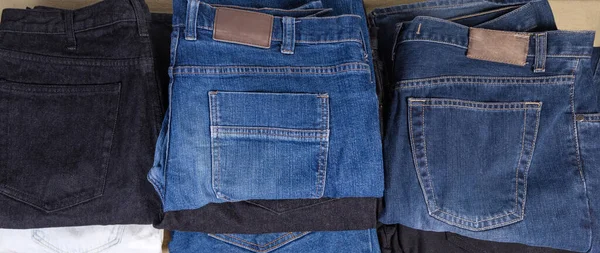 Diverse Paia Jeans Vari Colori Texture Ripiegati Con Cinturini Tasche — Foto Stock