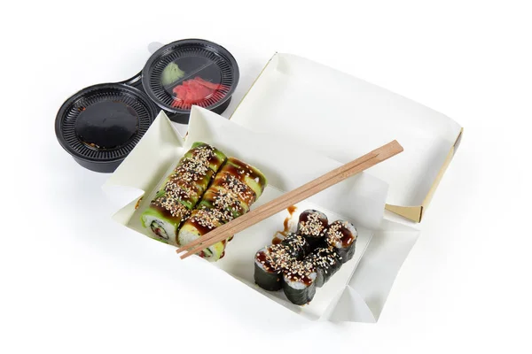Sushi Con Palillos Madera Caja Cartón Abierta Para Comida Para —  Fotos de Stock