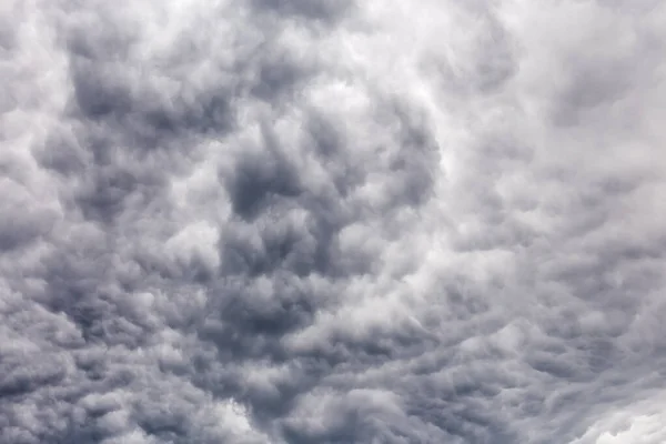 Ausschnitt Eines Stürmischen Himmels Mit Dichten Wolken Sommer Textur Hintergrund — Stockfoto