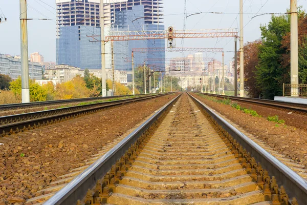 Caminho Ferro Moderno Férrea Multi Pista Fundo Estruturas Urbanas Close — Fotografia de Stock