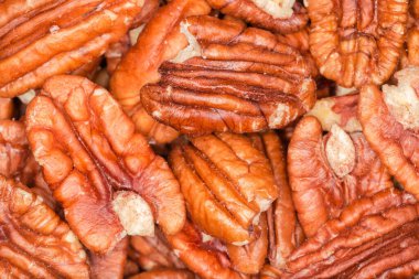 Kurumuş kabuklu ceviz yığını, üst görüntü seçici odak noktası, arka plan