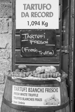 Bir Hatıra Eşyası dükkanı dışında bir kayıt truffle işareti ile namlu