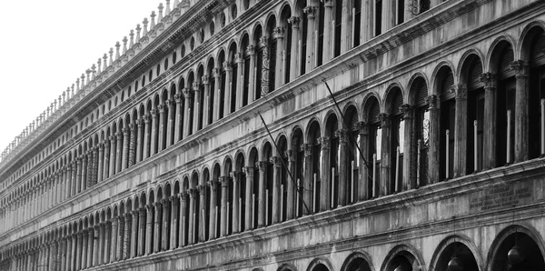 Viele Bögen Und Fenster Des Historischen Palastes Venedig — Stockfoto