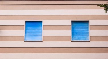 Beyaz çizgiler ve güvercin gri çizgili mavi Panjur