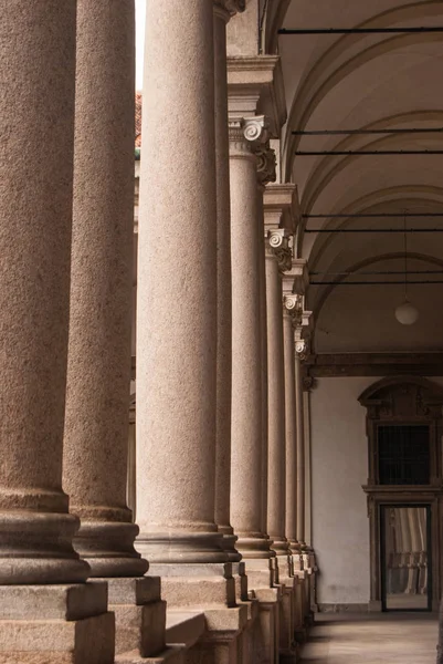 Colunata Alta Mármore Pátio Interno Brera — Fotografia de Stock