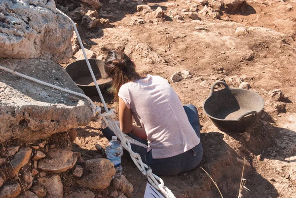 Arqueólogo Profissional Está Cavando Busca Achados Históricos Espanha — Fotografia de Stock