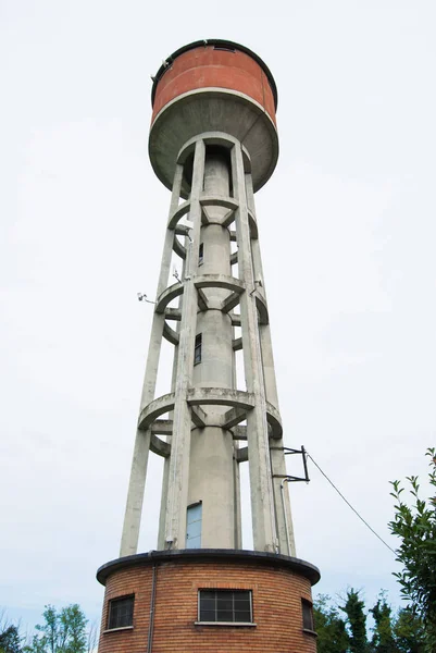 Gerçekten yüksek su aşağıdan gördüm