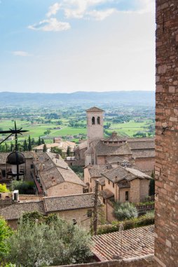 Assisi işlenmiş tarım alanları ile manzara