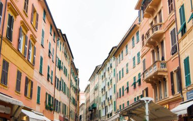 Panoramik İtalya Rapallo merkezi kasabasında yaya yolda