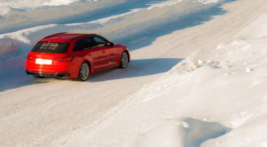 Araba hareket karlı bir otomotiv devreye