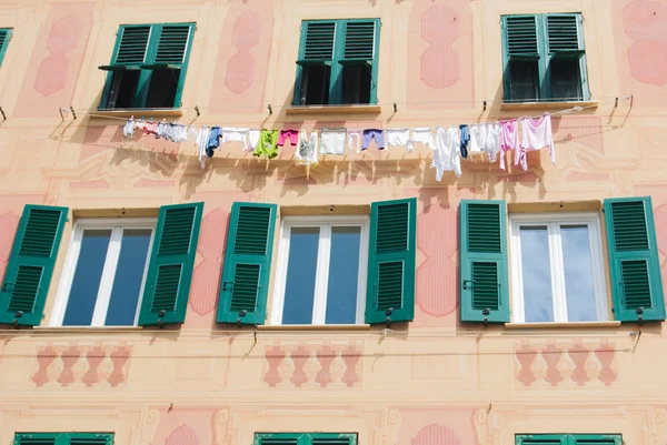 Typisches Und Farbenfrohes Haus Mit Wäschetrocknung Freien Camogli — Stockfoto