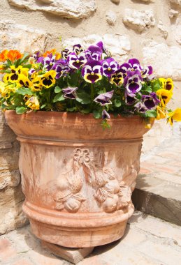 Menekşe sokakta ham hamurlu İtalyan el yapımı vazo