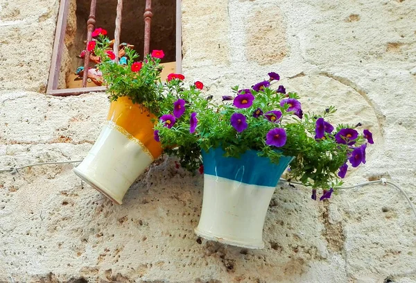 Hand Gemaakt Gekleurde Italiaanse Vazen Opknoping Van Een Souvenirwinkel — Stockfoto