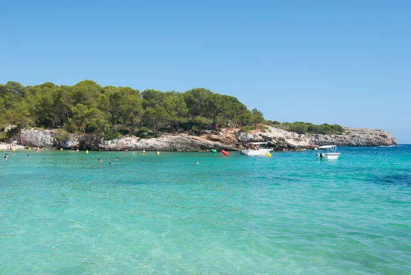 Crystalline Light Blue Sea Speed Boats One Little Cove Minorca — Stock Photo, Image