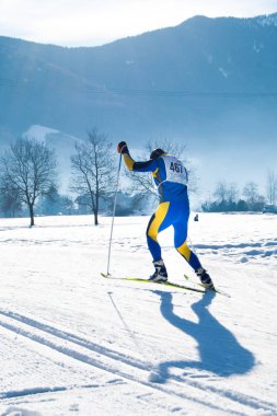 Bir dağ bir yarış sırasında sporcusu ile rekabet sayı çapraz