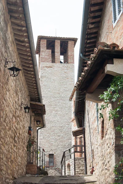 Klokkentoren van een kleine kerk in Corciano in Umbrië Italië — Stockfoto