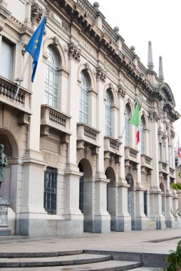 Poly Üniversitesi binasının cephe yakın