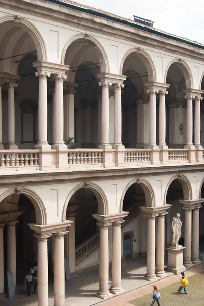 O edifício Brera e Pinacoteca em Milão Itália — Fotografia de Stock