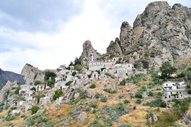 İtalya'nın güneyindeki Pentedattilo hayalet kasabası