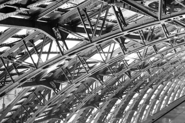 Metallbau des Hauptbahnhofs von Mailand — Stockfoto